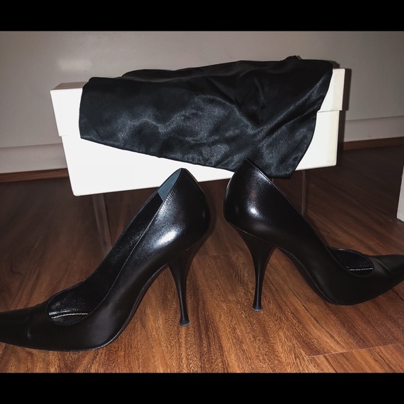 🔥YSL Black Pumps - Picture 3 of 7